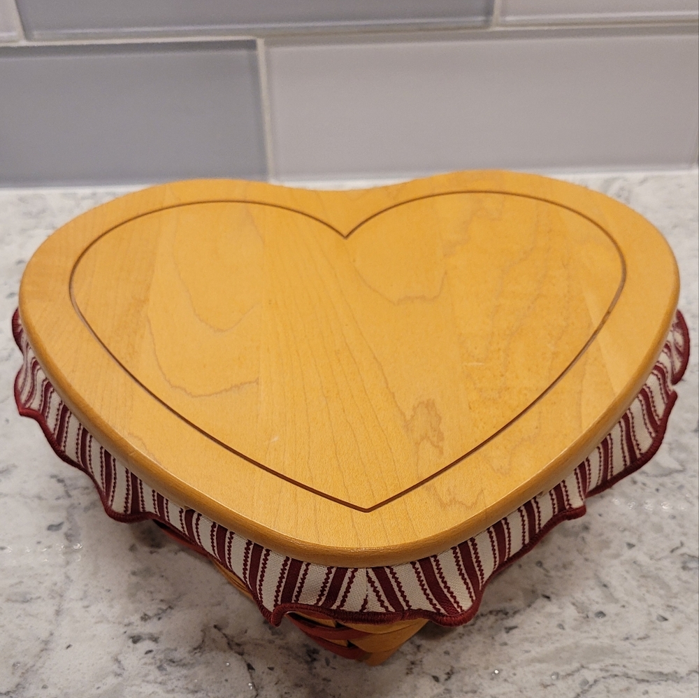 Lonaberger Heart Shape Basket 1991